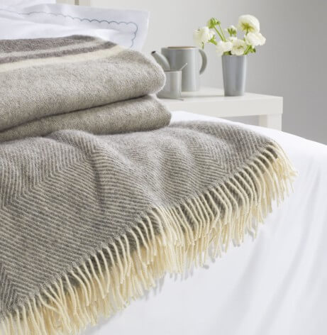 Erringbone-wool-blanket-grey-and-cream